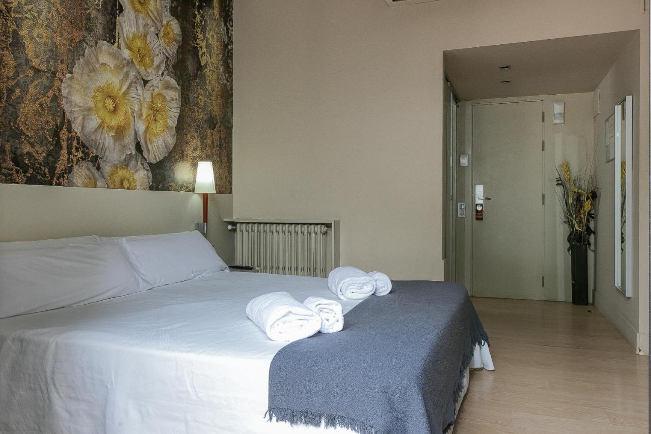 Hotel El Castell Sant Boi de Llobregat Exterior photo