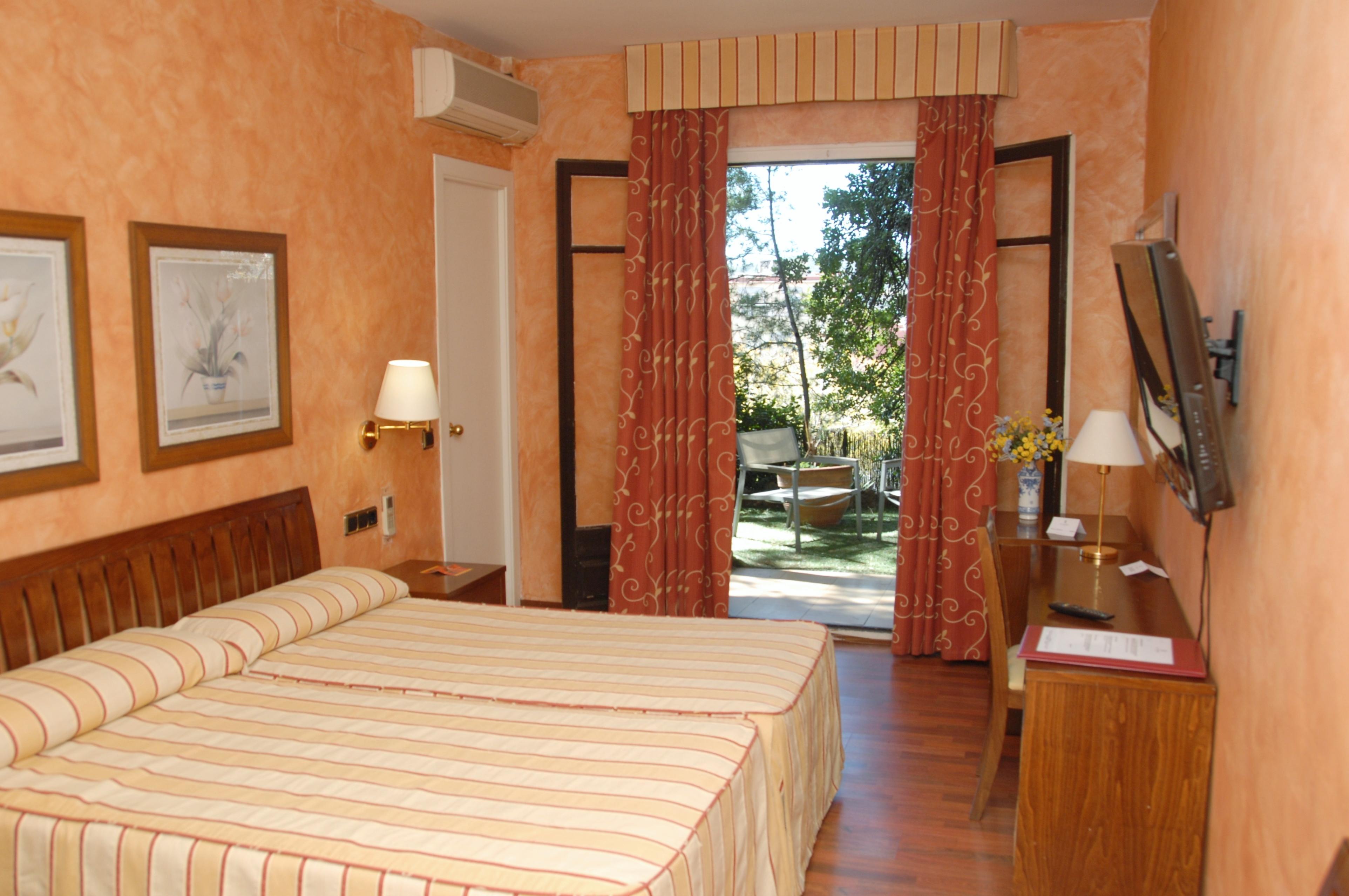 Hotel El Castell Sant Boi de Llobregat Exterior photo