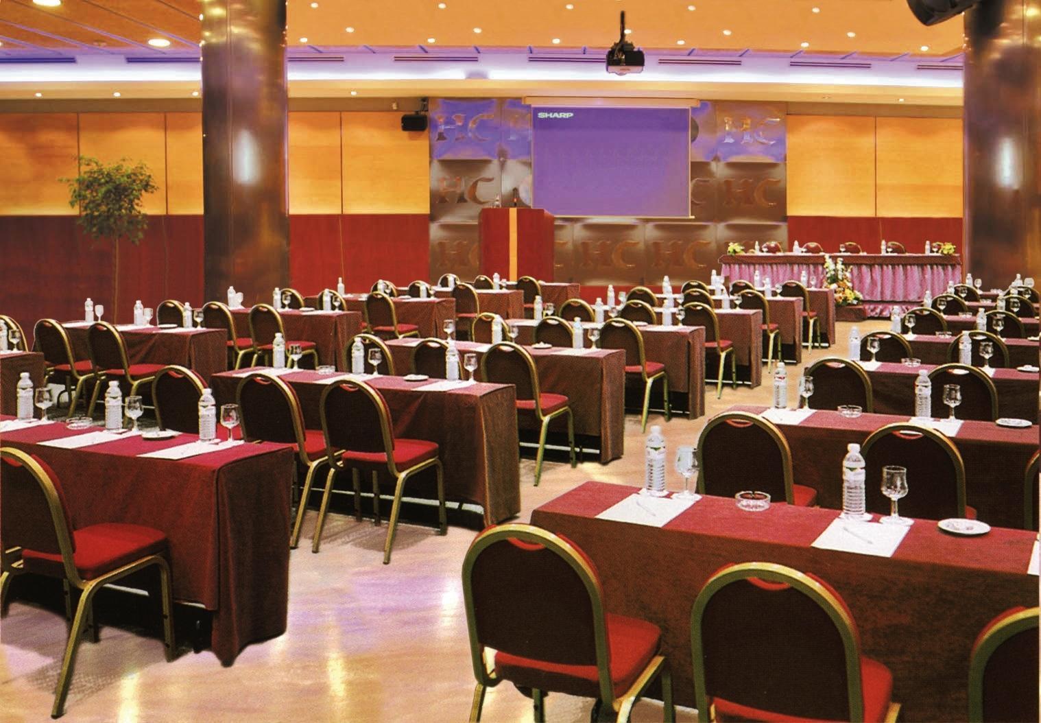 Hotel El Castell Sant Boi de Llobregat Exterior photo