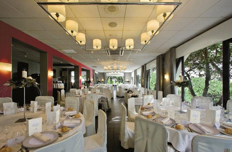 Hotel El Castell Sant Boi de Llobregat Exterior photo